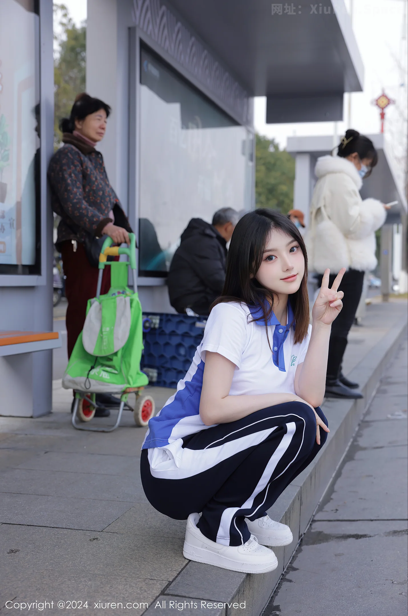 图片[5]-[XiuRen秀人网]VOL.7994 模特豆瓣酱公交车场景学妹制服露开档黑丝秀丰腴身材诱惑写真84P-秀人网官方网站